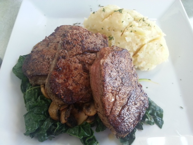 Fillet steak, spinach, mushrooms and mash. And yes, every bit was within my macros.